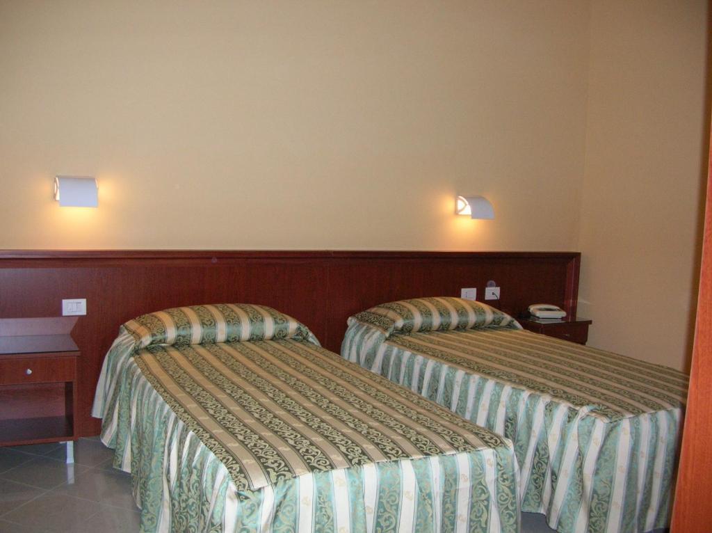 ברשה Hotel Industria מראה חיצוני תמונה