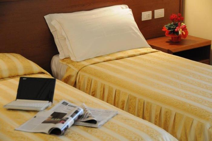 ברשה Hotel Industria מראה חיצוני תמונה
