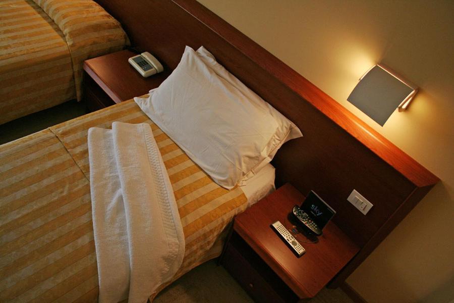 ברשה Hotel Industria מראה חיצוני תמונה